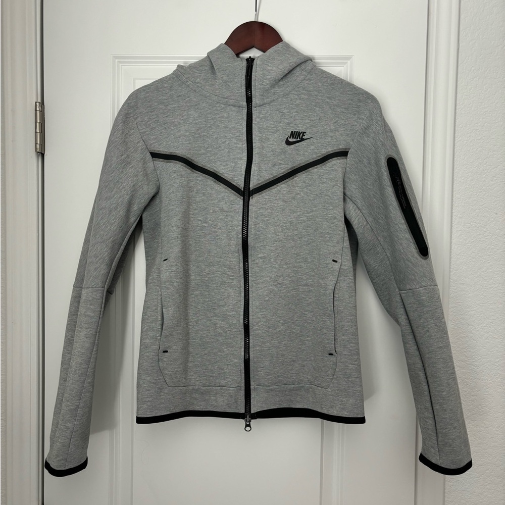 Grey Nike tech fleece for men’s small.